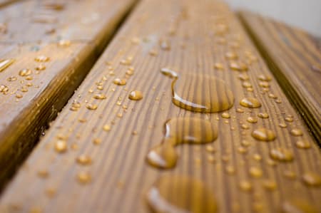 Five Tips for Choosing the Best Shade of Deck Stain Thumbnail